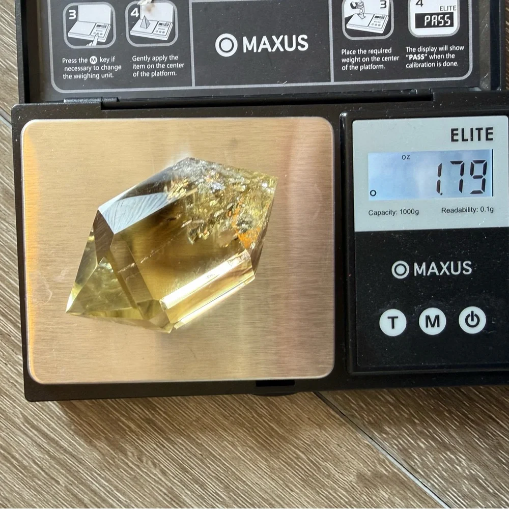 natural double point Citrine with a smokey rainbow mountain inside - Picture 2 of 8